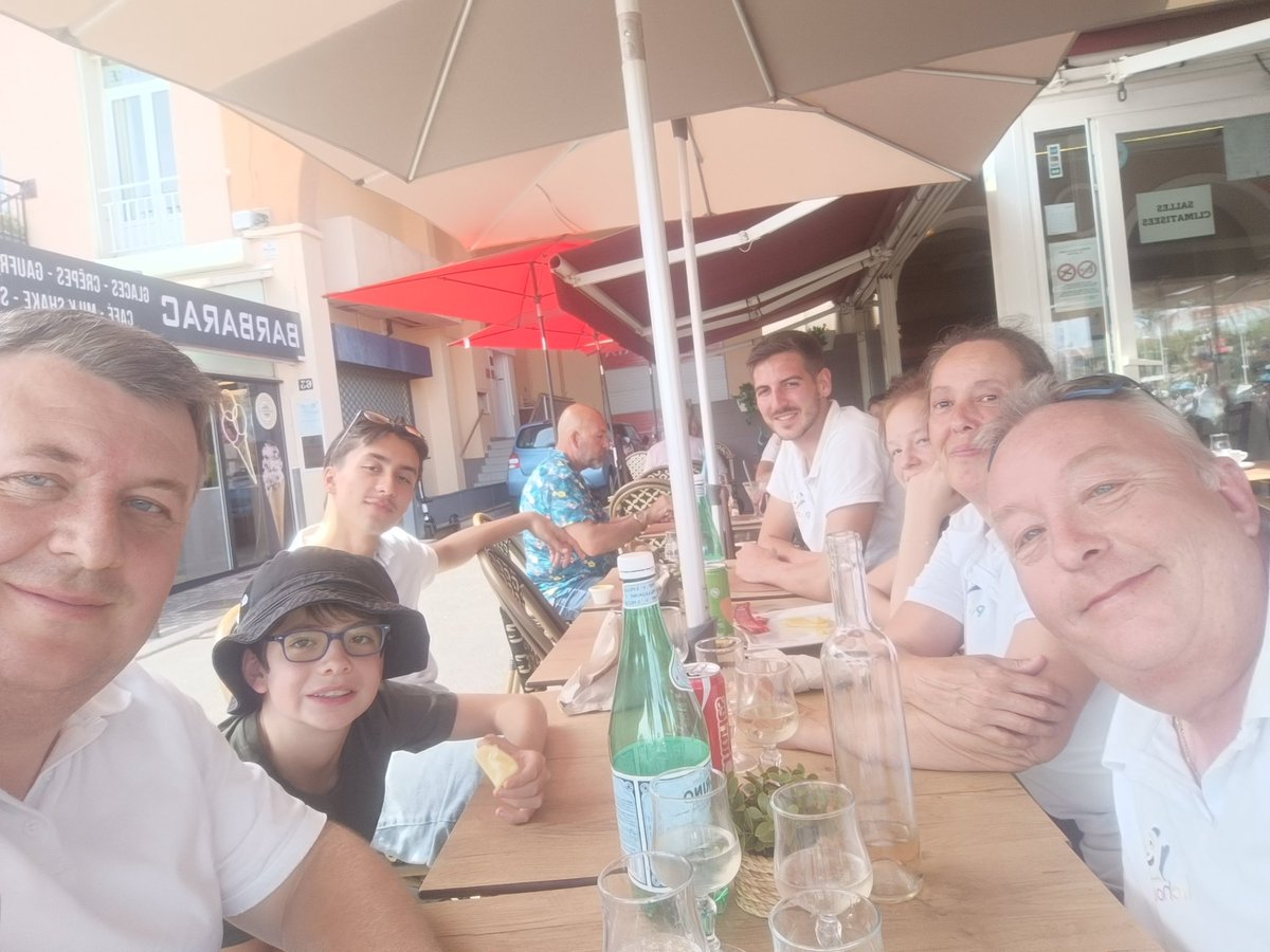 Nous sommes à Saint Raphaël avec mon équipe aujourd'hui ❤️