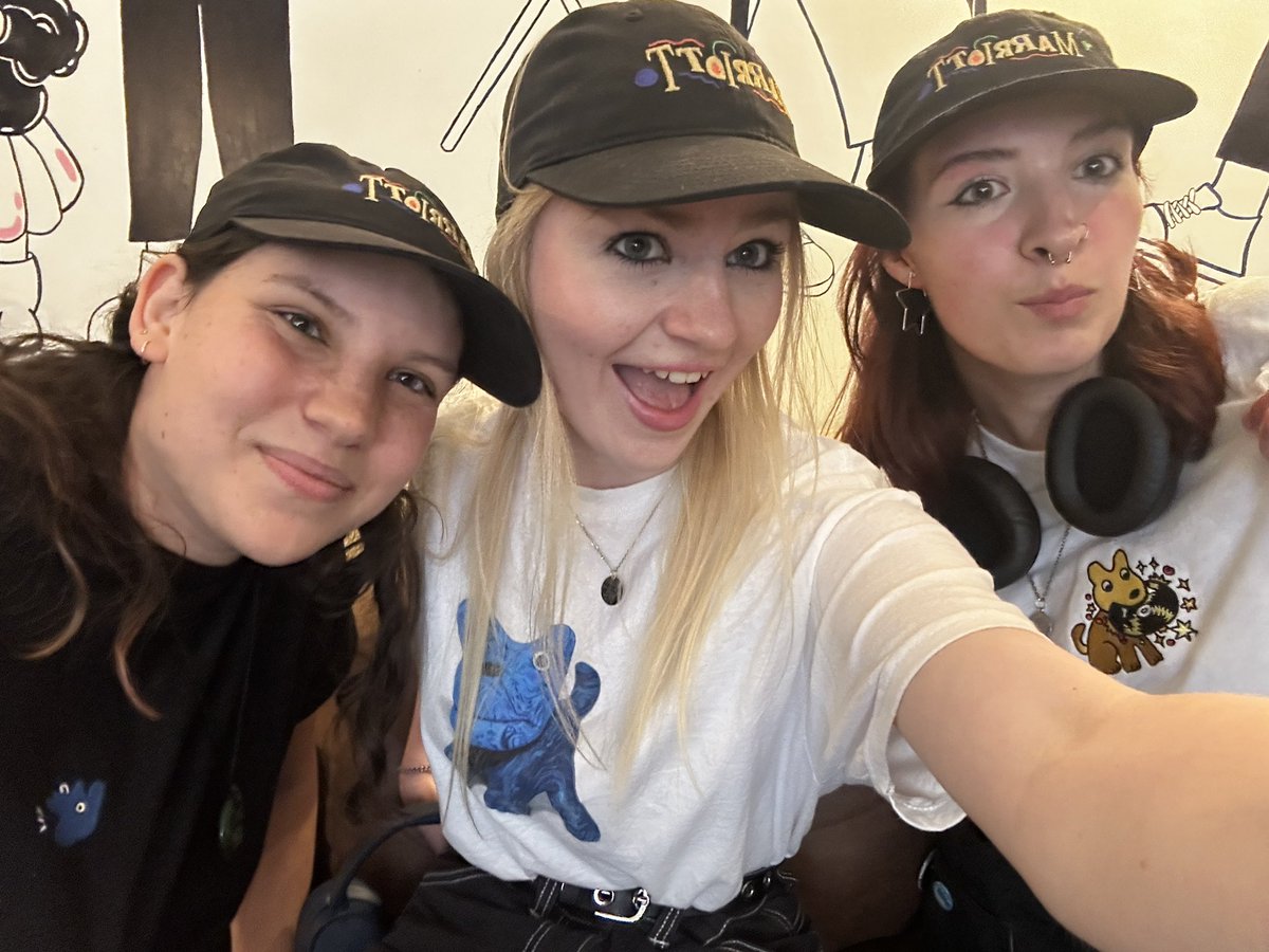 WORDSOBSCENE's tweet image. humbling moment of being in a cafe with oomfs and the people working telling u they love your matching outfits but it wasn’t even intentional you’re all just loser james marriott stans 😭😭😭