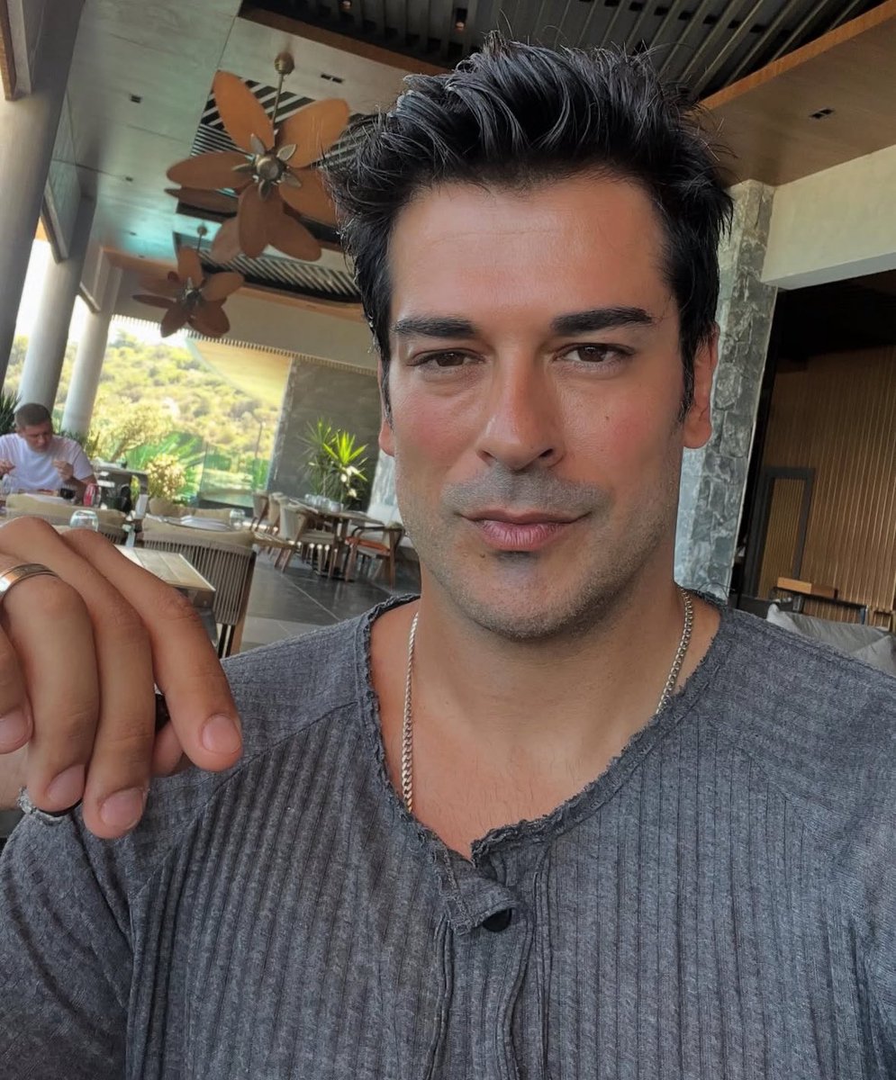 TvDunyasii's tweet image. #KuruluşOsman’a veda eden #BurakÖzçivit, yeni imajıyla paylaşımda bulundu.