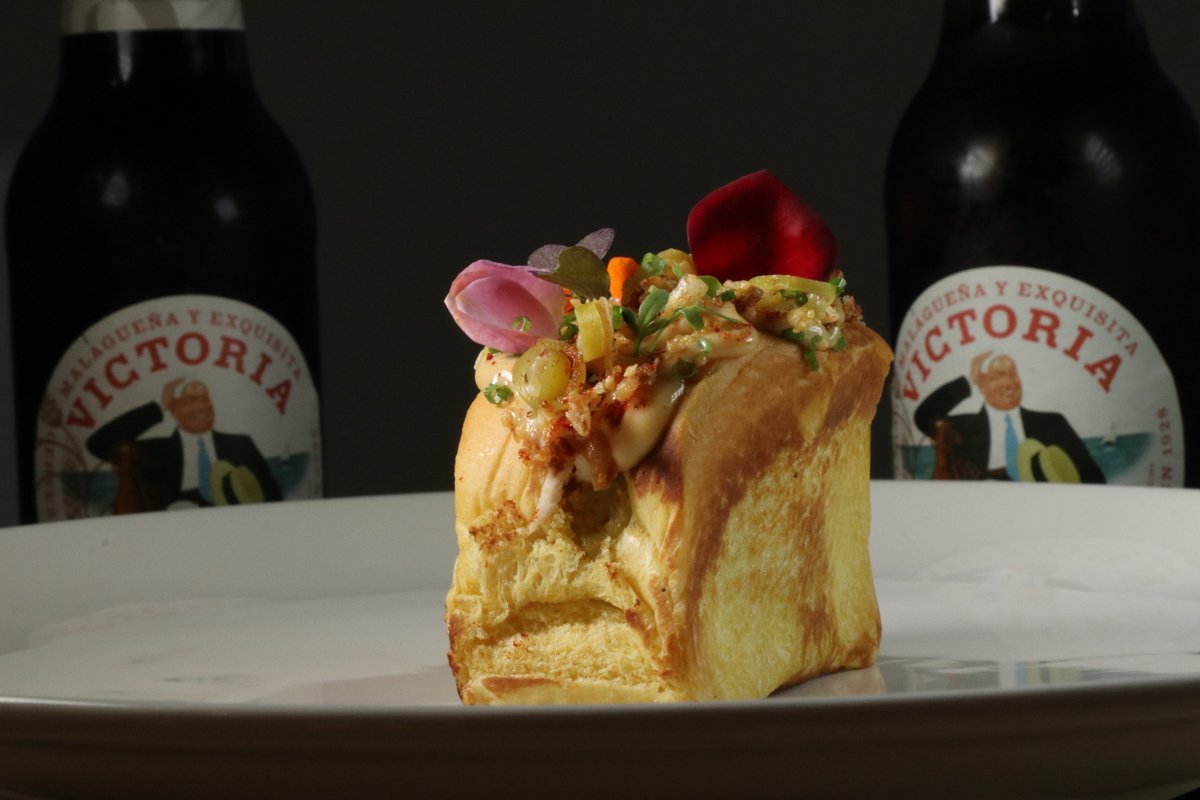 #ÁvilaDeTapas - El tapeo en #Ávila es alta cocina en miniatura 🍽️✨. Cada detalle, una obra maestra; cada sabor, una sorpresa. 

¿Sabes apreciar el arte detrás de esta tapa? #GastroÁvila #TapasDeAutor