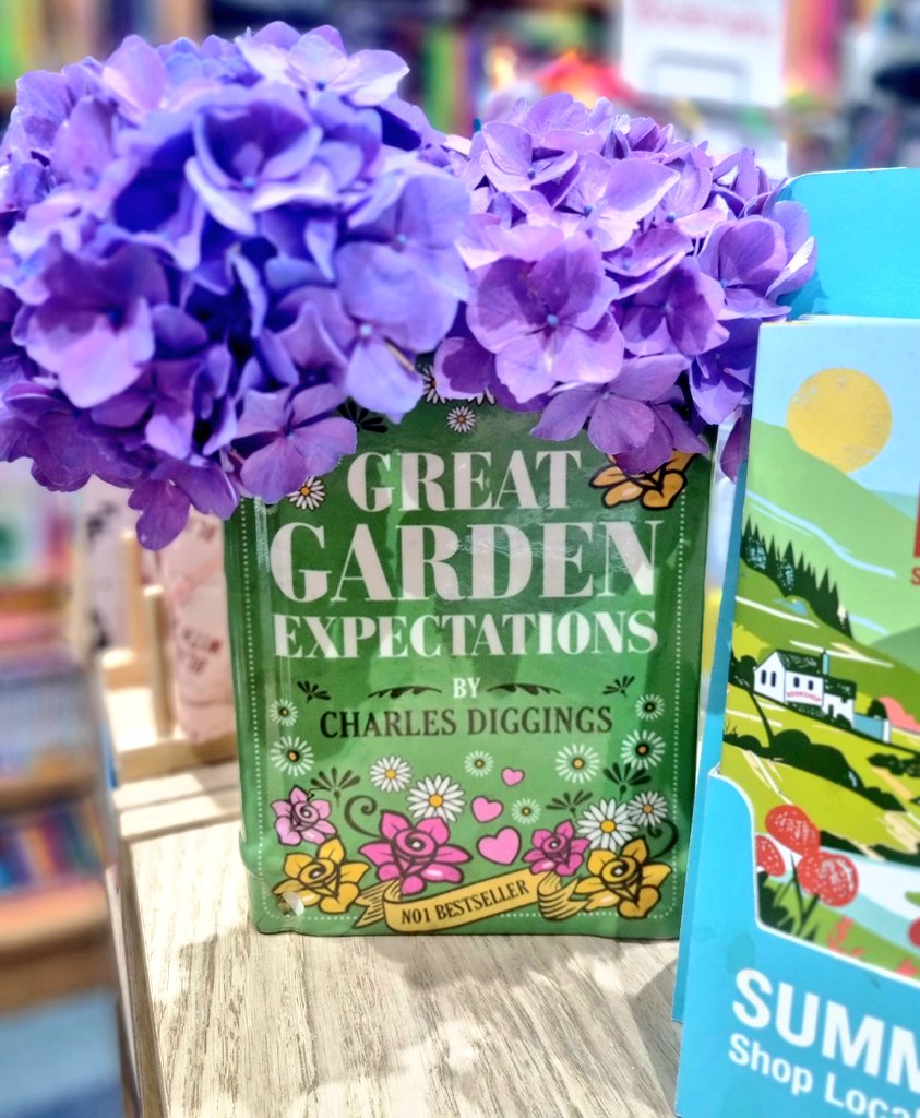 BridgeBooksDro1's tweet image. The hydrangea have been topped up, thanks to the Percy Thrower (one for the oldies) of Dromore AKA @lynnesymington. Aren't they stunning! 😍