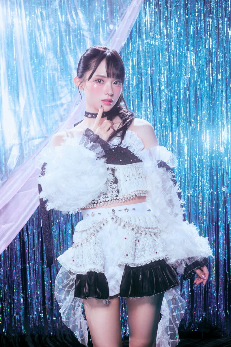 modelpress's tweet image. 藤咲凪、最終未来少女から卒業
「アイドル活動の継続が難しいという判断」
芸能活動は継続・グループは3人体制に
mdpr.jp/news/4613219
メンバー全員がAIのようなルックスを持つ“AIドル”として活動。2023年に2人の子どもを育てるシングルマザーであることを初公表していた。
#藤咲凪