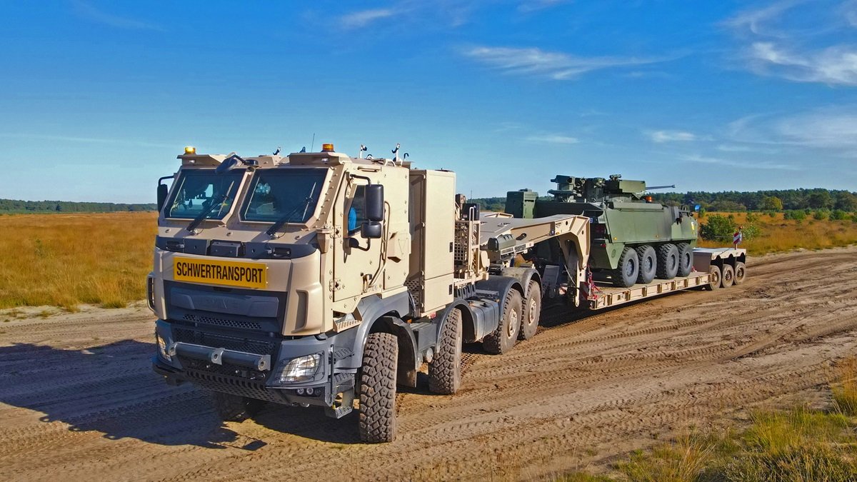 Jeff21461's tweet image. 🇧🇪 Belgium has contracted DAF for an additional 13 of its CF 8x8 Tractor Units paired with 3-axle lowloader trailers from Broshuis.
daf.be/nl-be/nieuws-e…