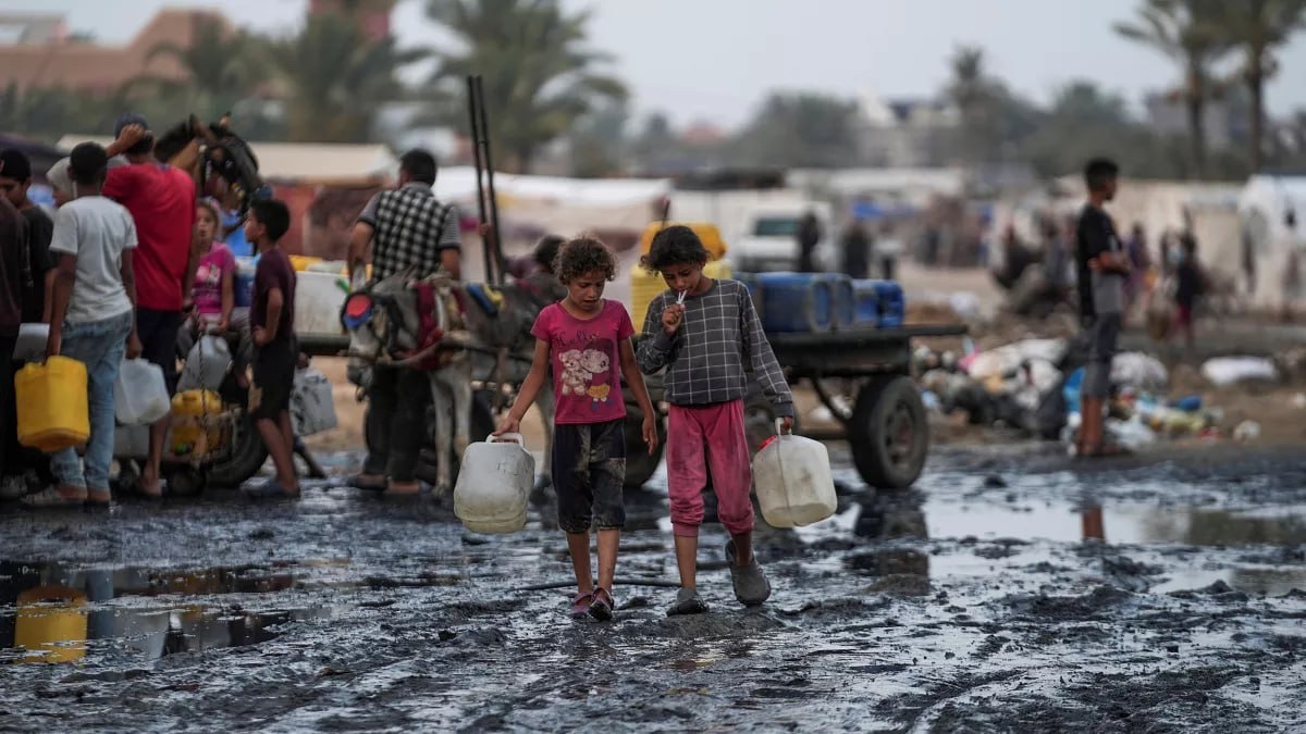 wissamshabat's tweet image. Director of the Medical Relief Society in Gaza: Has the world failed to bring in aid to save the starving children of the Gaza Strip?
▫️ Has the world failed to stop the aggression and provide aid to the starving children of the Gaza Strip?
▫️ As doctors and medical staff, we…