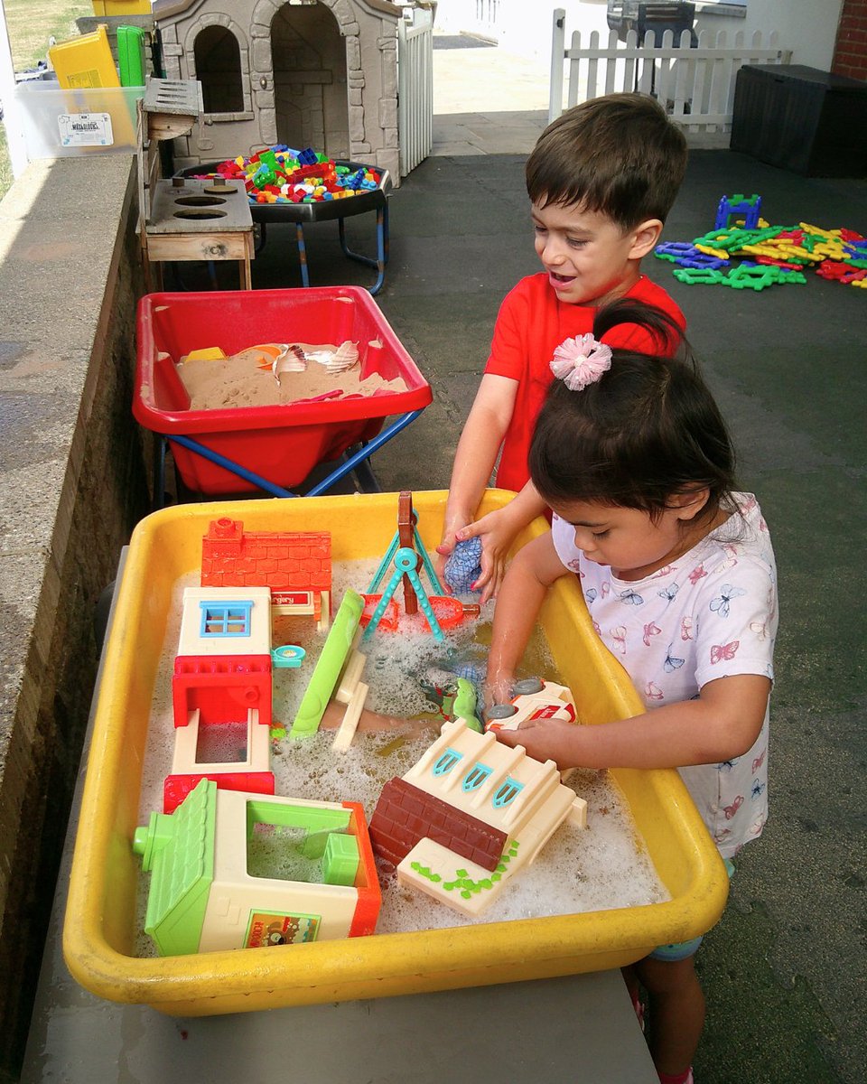CoopersaleHSch's tweet image. Early Years are loving their Summer Holiday Club! 

The days are thoughtfully designed around the EYFS Curriculum, offering a wide range of activities including arts and crafts, messy play, outdoor exploration and storytelling.

#CoopersaleHallSchool #Epping #OakTreeSchools
