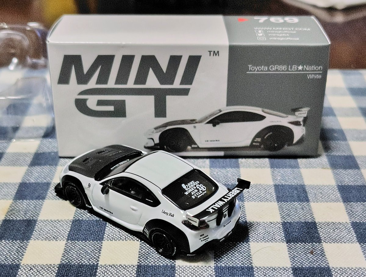 REV_PINK's tweet image. 前から気になっていた MINI GT の
Toyota GR86 LB★Nation
少しお高いですが
1/64Scaleでトミカとも合わせやすいので
コレクションに良いサイズです✌️