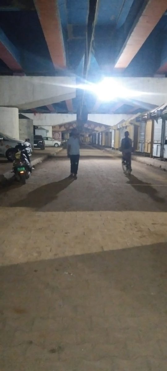 Enhanced Lighting arrangements in the new vending zone under Shree Setu has been ensured as per discussion with the vendors. This will provide a safe and hospitable environment for the vendors and customers.