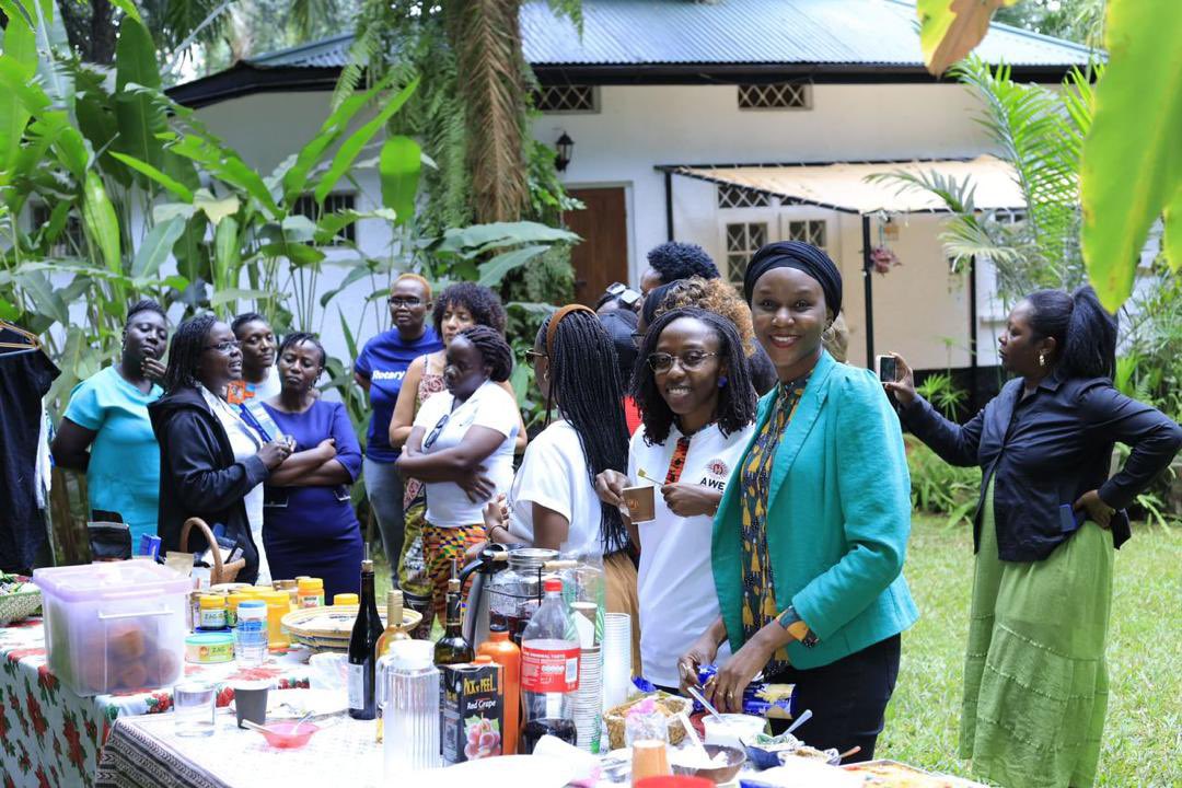 USAlumniUganda's tweet photo. The association holds a bi monthly #AWETunda Market Day bringing together women in both physical and virtual exhibitions. #AWETunda provides visibility, sales opportunities & investor pitching sessions complemented by sector specific discussions aimed at increasing market. https://t.co/8xdEsyabas