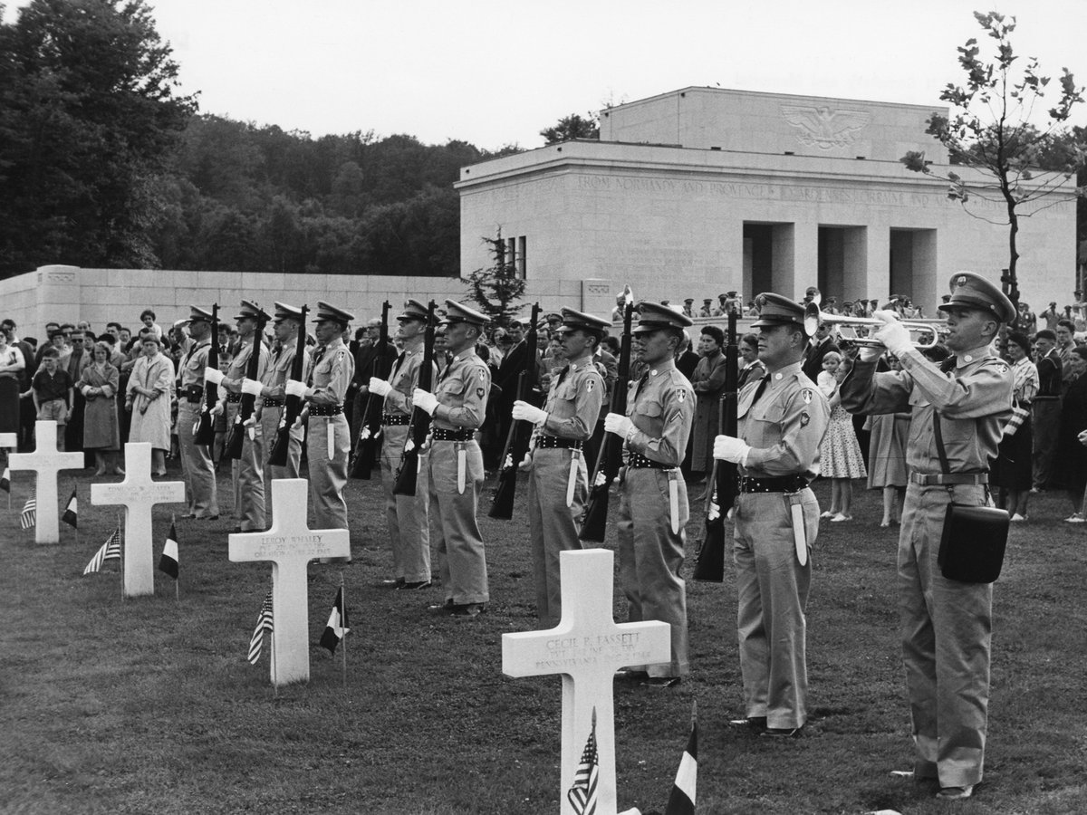 usabmc's tweet image. 📸 On July 23, 1956, Epinal American Cemetery was officially dedicated.
The ceremony marked the formal opening of the cemetery in Dinozé, France, honoring more than 5,000 World War II service members and 424 MIAs whose names are inscribed on its Walls of the Missing.
To this…