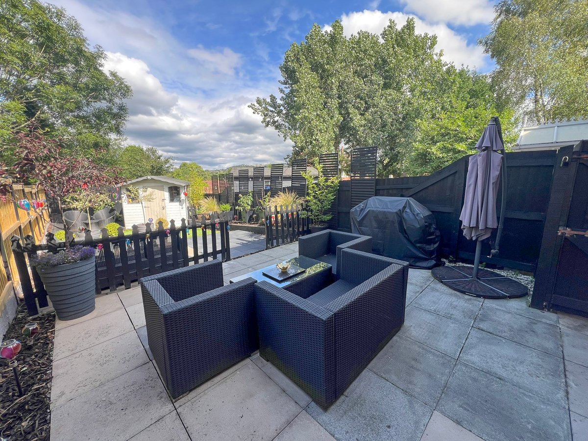 🌟 Newly Listed 🌟
📍 Silver Birches, Denton
 
This stunning 2-bed home, perfectly positioned near Haughton Dale Nature Reserve and Hyde Central Station, offers the perfect mix of comfort, style &amp; convenience.

Tap here for more info. 👉 okt.to/fXelO2

#Denton #ForSale