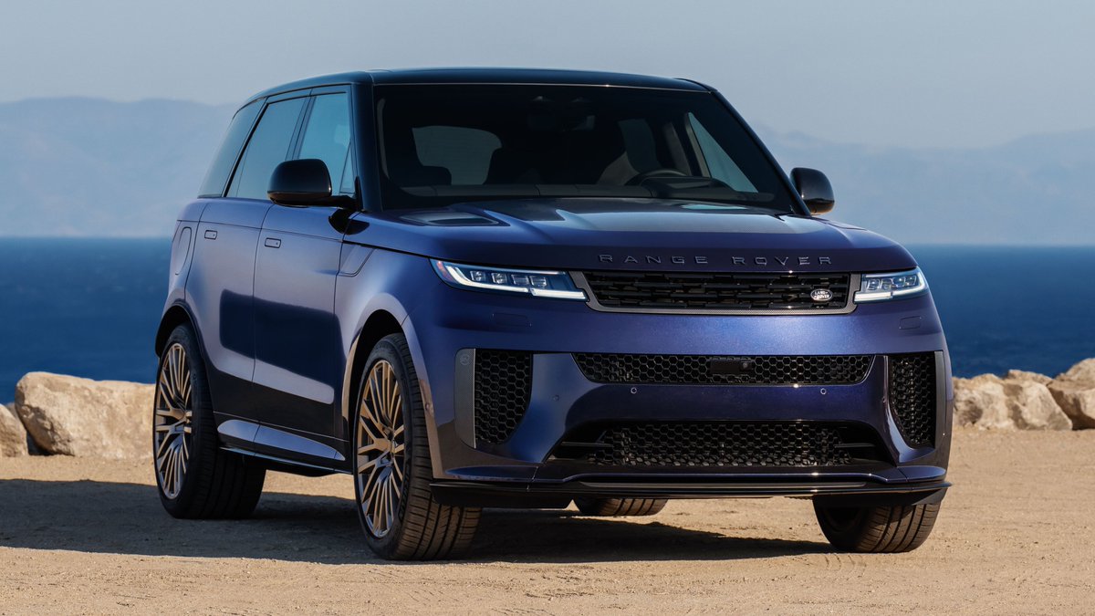 BBC_TopGear's tweet image. The Range Rover Sport ‘Nocturne’ is the first bespoke RRS ➡️ top-gear.visitlink.me/IawqcQ
