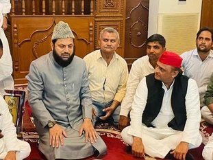 Sachin_SuryaV's tweet image. बेठक भी अब मस्जिद मे देख कर क्या लगता है #YadmullaAkhilesh
@Ydavkomal @FanOfJhansiRani @ArunKosli @nehraji77