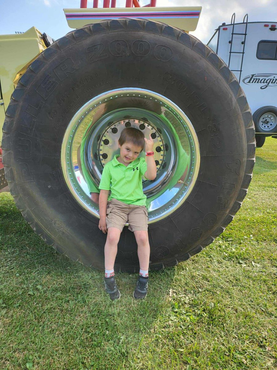 Tractor pull time!!!😎😎😎