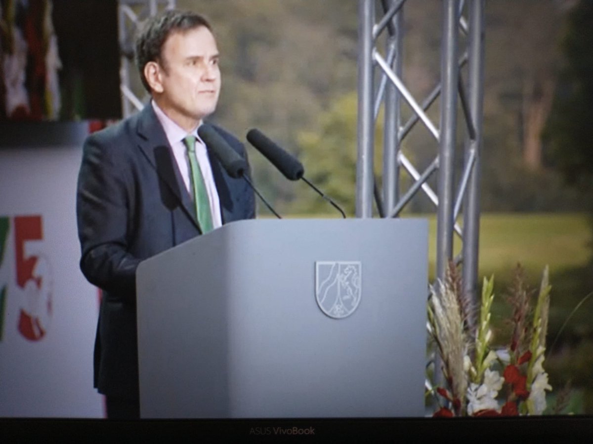 GregHands's tweet image. Good to be back in Düsseldorf! 🇩🇪
Last time I was here was in August 2021 to represent the UK 🇬🇧 at the 75 years celebration of North Rhine Westphalia with Angela Merkel, @ArminLaschet, President Nanu of Ghana 🇬🇭 and @jillgallard!