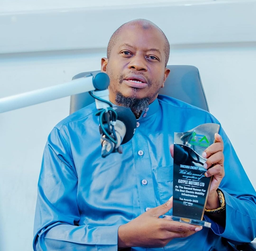 ExMayorUbungo's tweet image. NI ZAMU YA VYOMBO VYA HABARI..?
Waandishi wa habari nguli na maarufu wa radio na TV maarufu hapa Jijini Dar es Salaam wamefungiwa na Bodi ya ithibati ya Waandishi wa Habari (JAB) kutangaza au kufanya kazi ya uandishi wa Habari kwa kile kinachoitwa "kushindwa kujisajili katika…