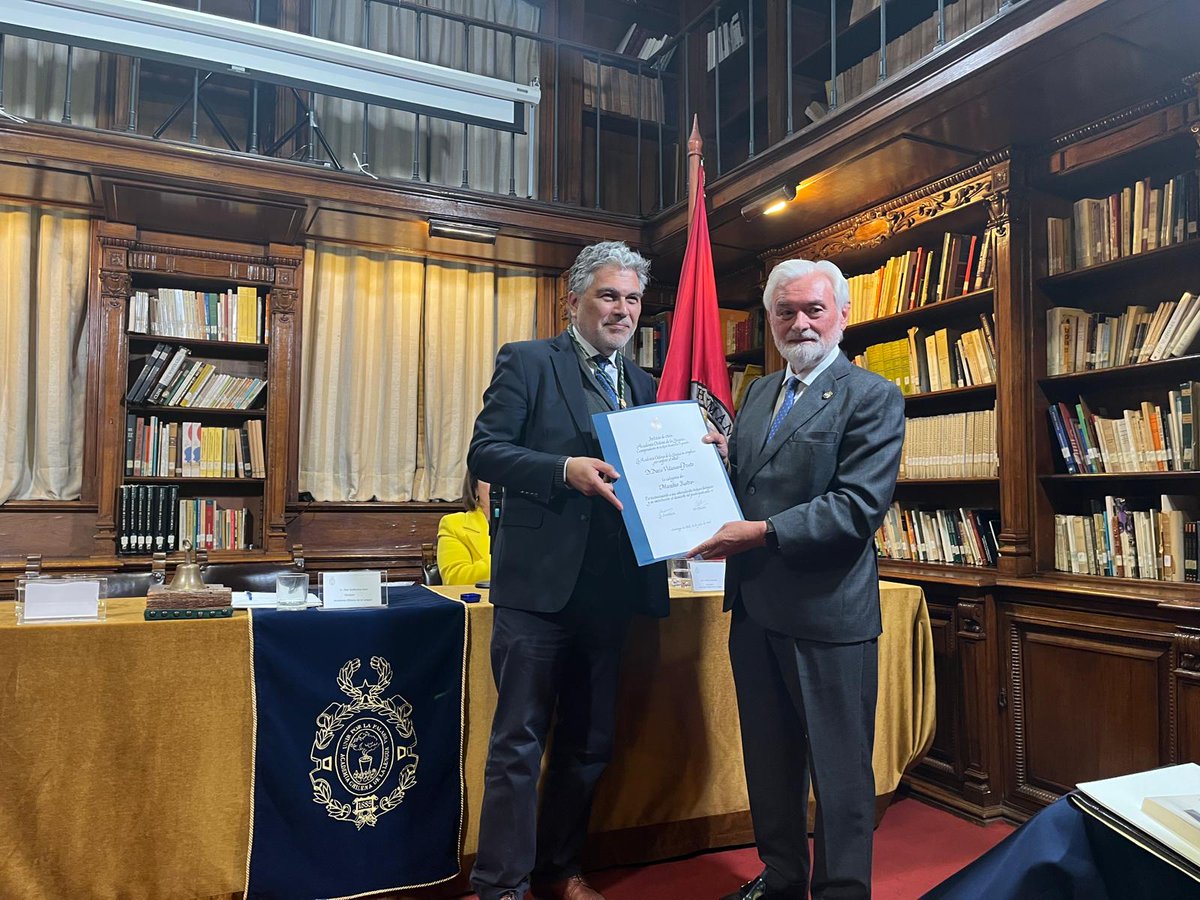 ASALE (@asaleinforma) on Twitter photo El académico de la RAE Darío Villanueva ha sido incorporado como miembro ilustre a la Academia Chilena de la Lengua (<a href="/achilenalengua/">Academia Chilena de la Lengua</a>). El exdirector de esta corporación, Alfredo Matus, pronunció el discurso de recepción: ow.ly/TjMi50WtQRX. El académico de la RAE Darío Villanueva ha sido incorporado como miembro ilustre a la Academia Chilena de la Lengua (<a href="/achilenalengua/">Academia Chilena de la Lengua</a>). El exdirector de esta corporación, Alfredo Matus, pronunció el discurso de recepción: ow.ly/TjMi50WtQRX.