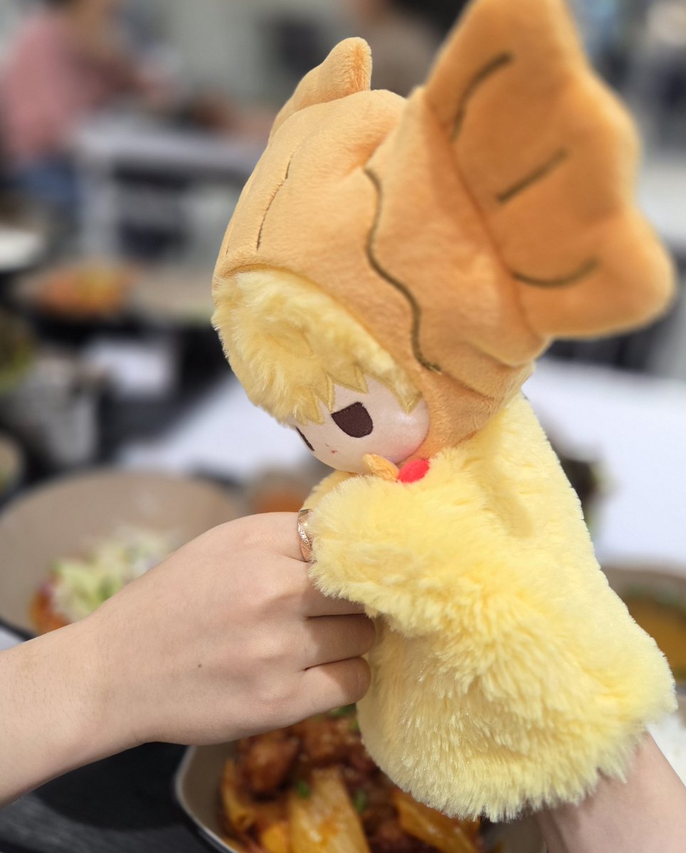 fun_free2's tweet image. 지금까지 찍었던 사진들 중 가장 마음에 드는 사진
갤럭시 인물 카메라 이용했고 블러 5로 맞춘