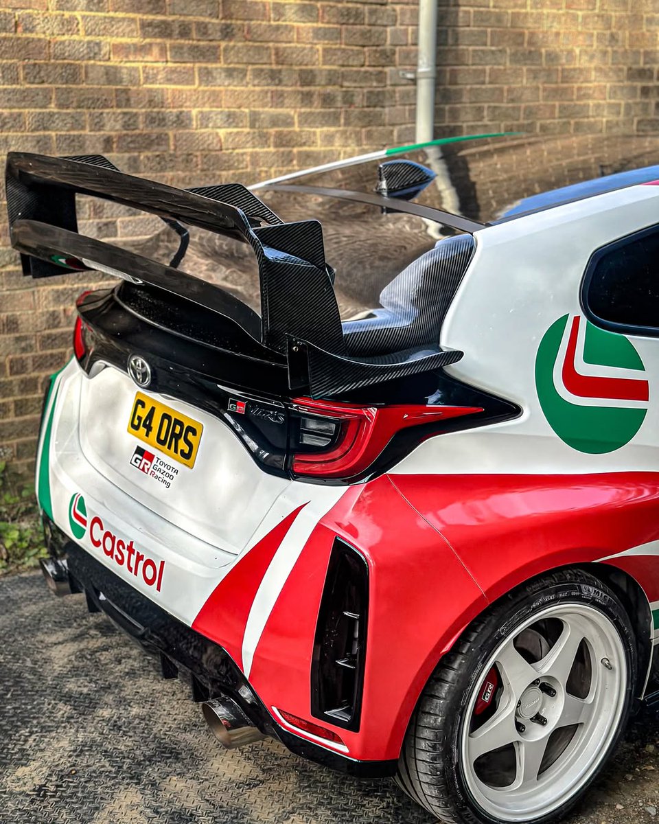 YoshimuraJDM's tweet photo. Toyota con la decoración correcta https://t.co/ZV1QFBTYwx