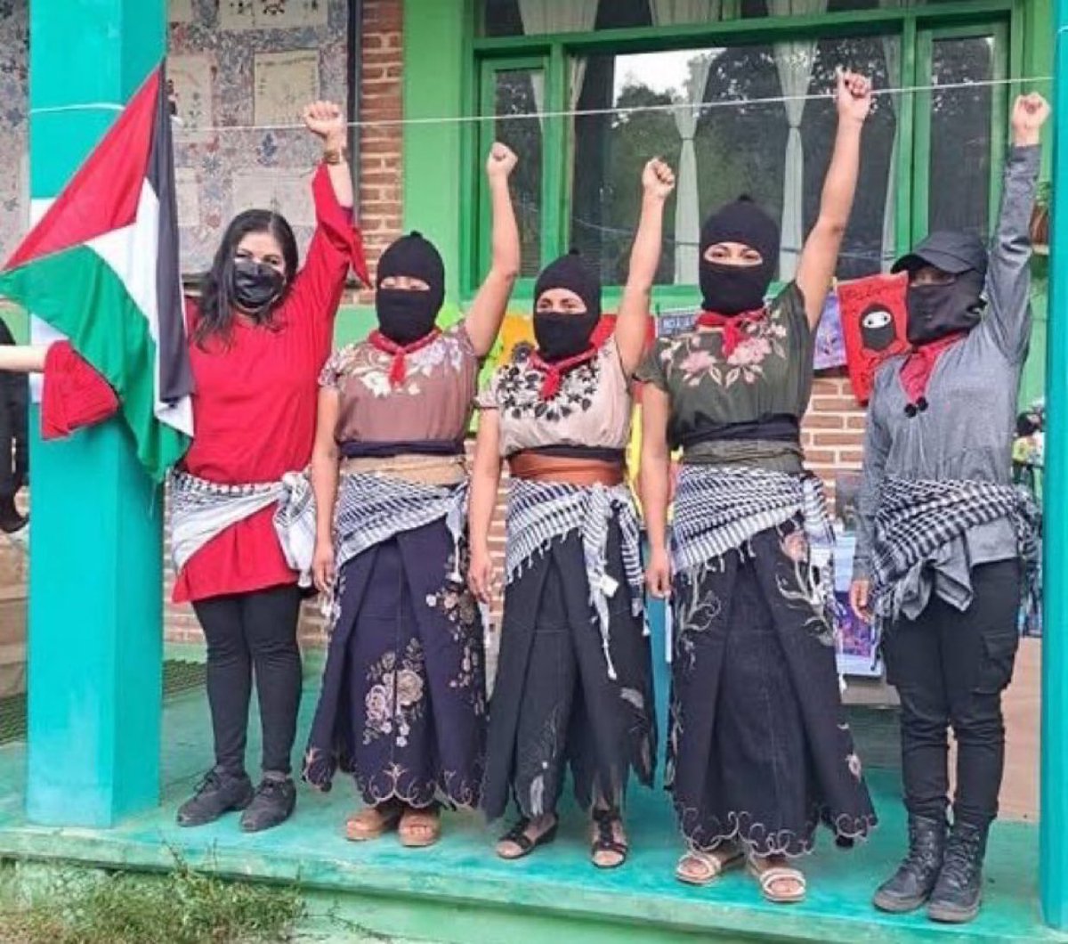 🇵🇸 Zapatistas stand with the people of Palestine.   

📍Chiapas, Mexico