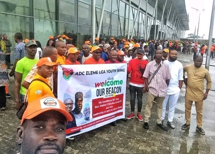 summakaya's tweet image. South-South leader of the coalition, His Excellency Rotimi Amaechi, is coming home today. Supporters are already waiting for his arrival at Port Harcourt International Airport.