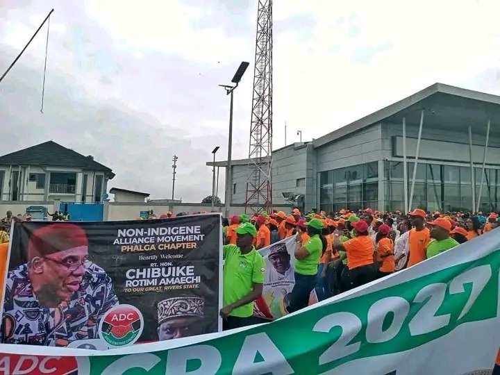 summakaya's tweet image. South-South leader of the coalition, His Excellency Rotimi Amaechi, is coming home today. Supporters are already waiting for his arrival at Port Harcourt International Airport.