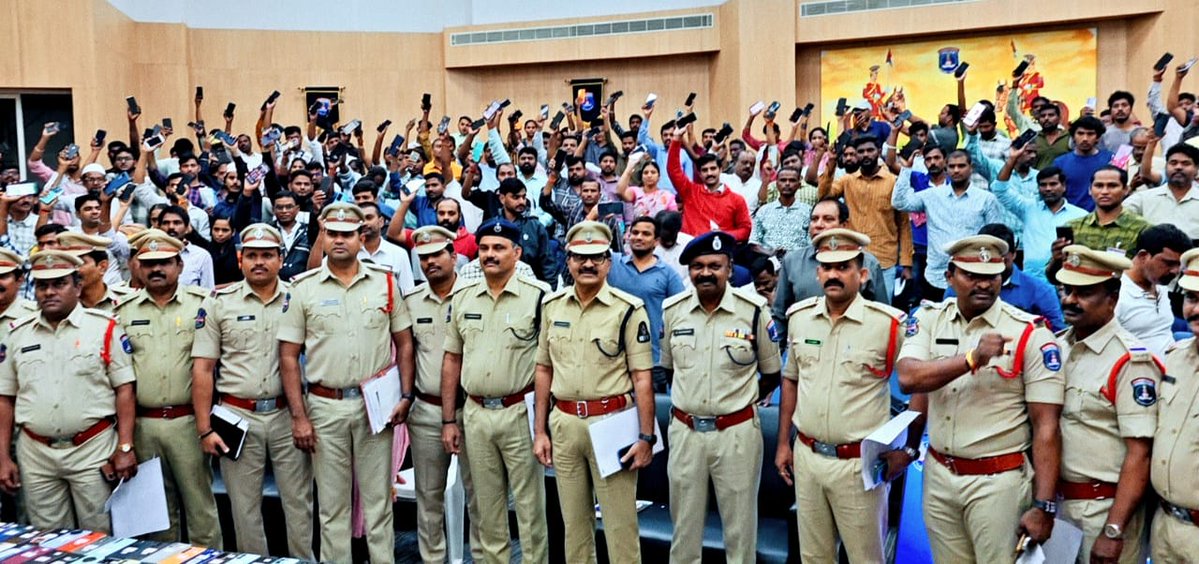 cyberabadpolice's tweet image. In a significant breakthrough, under the leadership of DCP Crimes, the five zones of the @cyberabadpolice CCS have successfully recovered 827 stolen and lost mobile phones using the #CEIR portal, and these devices were formally handed over to their rightful owners.