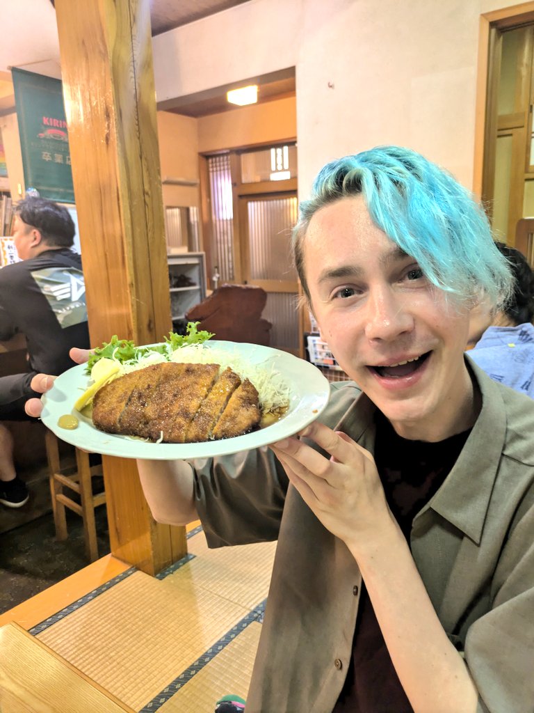 ArturGalata's tweet image. 日本に来て食べて驚いたものが『馬刺し』です。『うま!?馬の刺身!?そんなことある!?』と思って恐る恐る食べたら衝撃のおいしさ!命に感謝して馬刺しをいただきました!
🔽会津若松は馬刺しが名物だって!
instagram.com/reel/DMcwfvaz6…
顔ぐらい大きい会津ソースカツも名物だって!美味しかった!