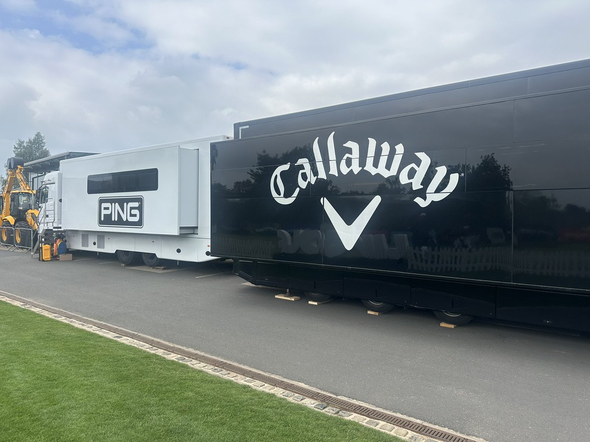 ProGolfCritic's tweet image. We are onsite at @JCBGolfCC and both the @CallawayGolf and @PingTour trucks are on property at @livgolf_league for the 1st time together! 📈📈