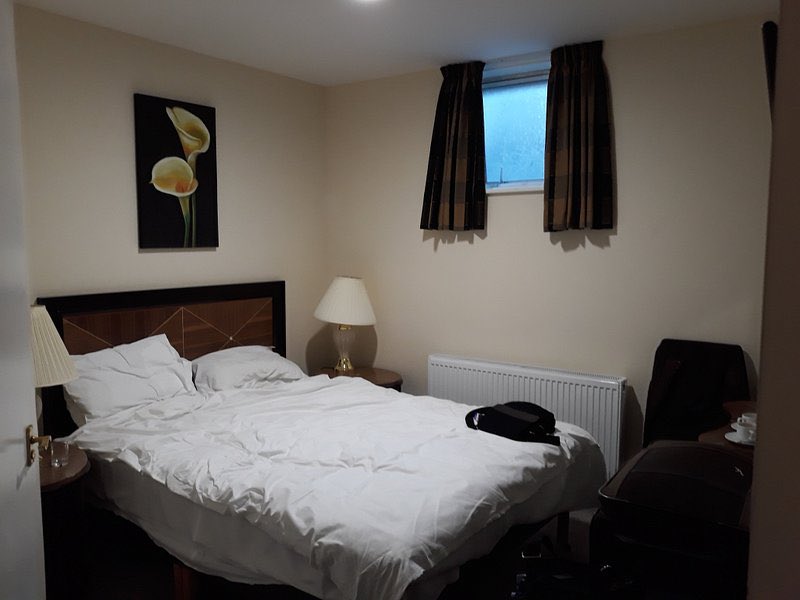 dbcxptures's tweet image. ‘They are putting asylum seekers in fancy hotels’
The hotel in question: