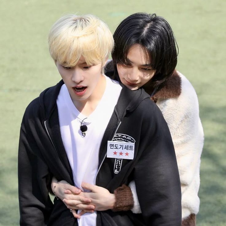JEONGHAN. tweet media
