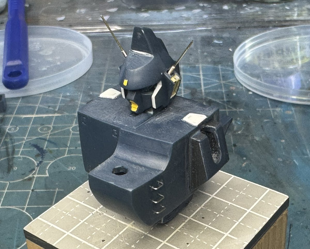 moge691's tweet image. #ブラッカリィタイプ
オレ、中学の時、
マイティーフロッグ🐸使いだったよ
昨晩は夜中作業だったけど、
タミティー着て挑んだ❗️
地下鉄動く前に終了したので、
上杉〜泉中央まで歩いて帰ったよ❗️
頭部の合わせ目消して、
アンテナ、タラップの金属線作業した☺️
ヨシ、洗おう😁