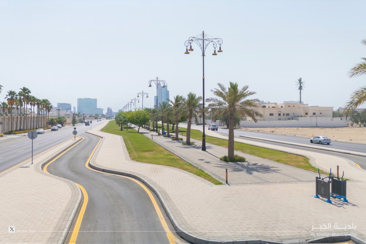 Khobar_mun's tweet image. #بلدية_الخبر
خلال النصف الأول من العام الجاري 2025م انجزنا تطوير ممشى طريق الملك سلمان في #الخبر
⁃الطول 2300م 🏃🏽♂️
⁃مسطحات خضراء وأشجار ظل 🌳
⁃140 عنصر اضاءة جمالي 💡
⁃19 جهاز متنوع للياقة البدنية على امتداد الممشى 🏋🏼
⁃أكثر من 30 كرسي للجلوس 🪑