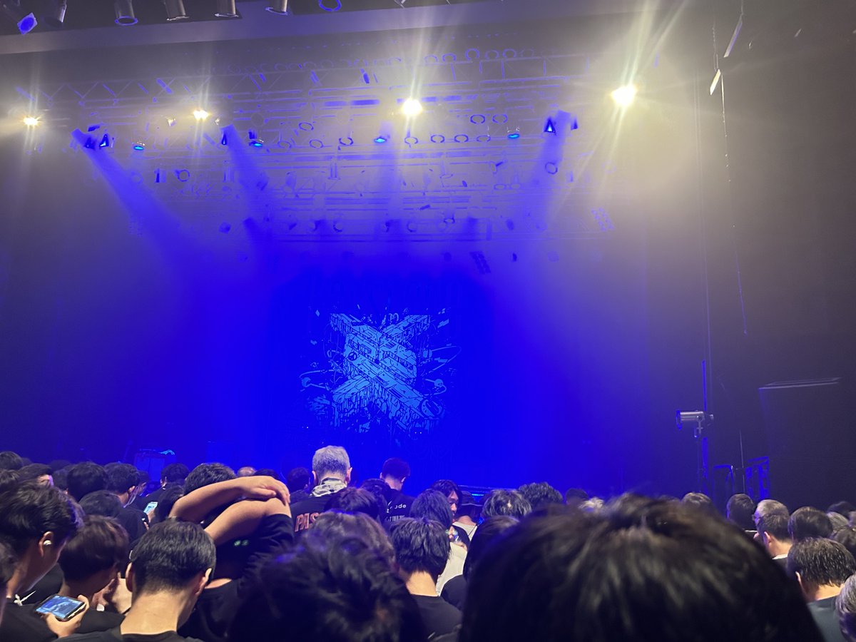 sasami_the_rock's tweet image. PassCode O-EAST
完成度の高い、安定感のあるLiveだったなぁ。グループもバンドメンバーも今調子良さそうな雰囲気が出てた
でも人間ってないものねだりしてしまうからさ、行き詰まってる時の鬱屈した爆発力や葛藤みたいなものを観たくなる
今日は良くも悪くも迷いのないLiveでそれと良き
#PassCode