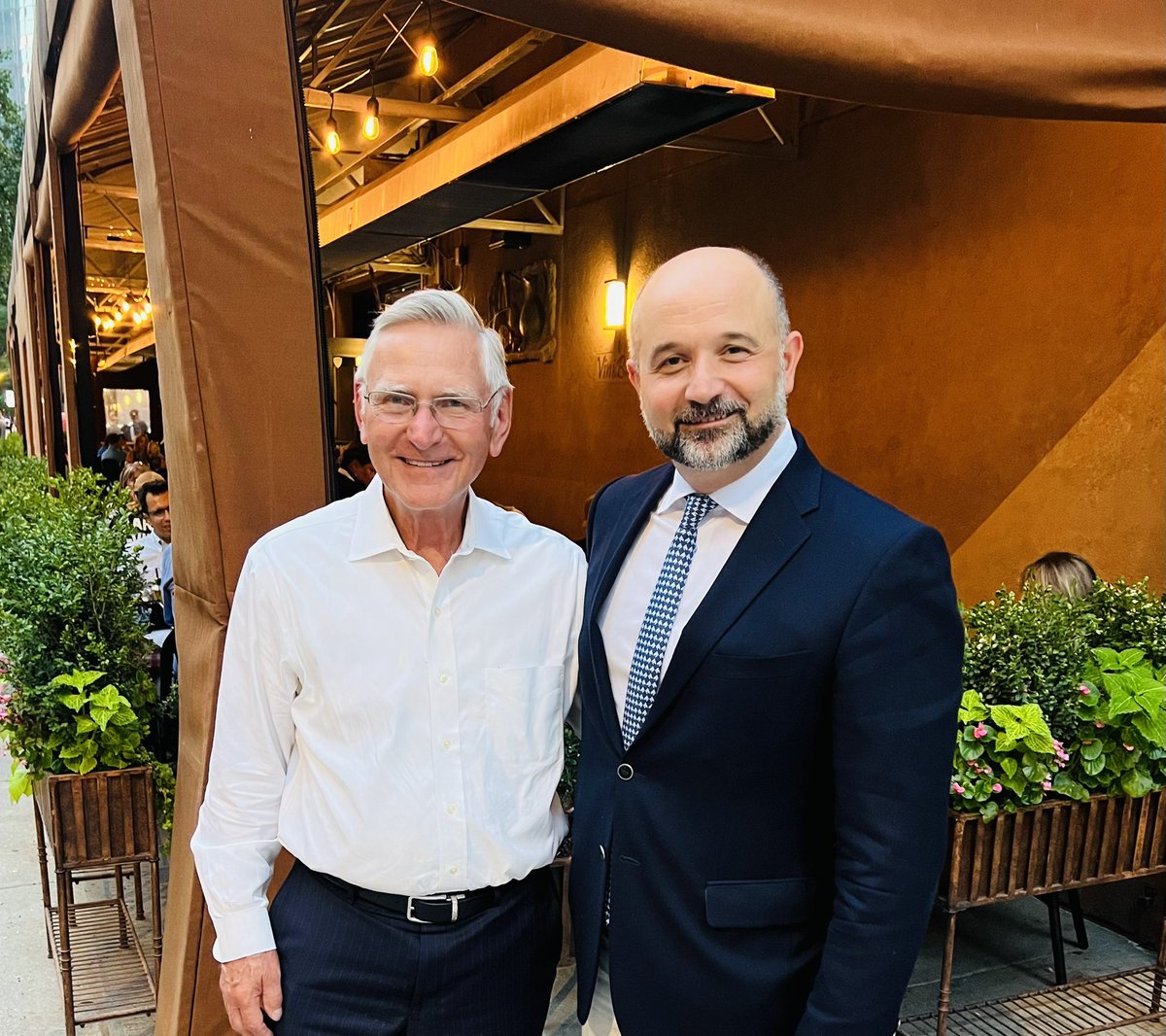 I always learn a thing or two about work and life when I’m with Dr. Richard Fessler, a brilliant surgeon, innovator, mentor, and a legend in Chicago #neurosurgery.