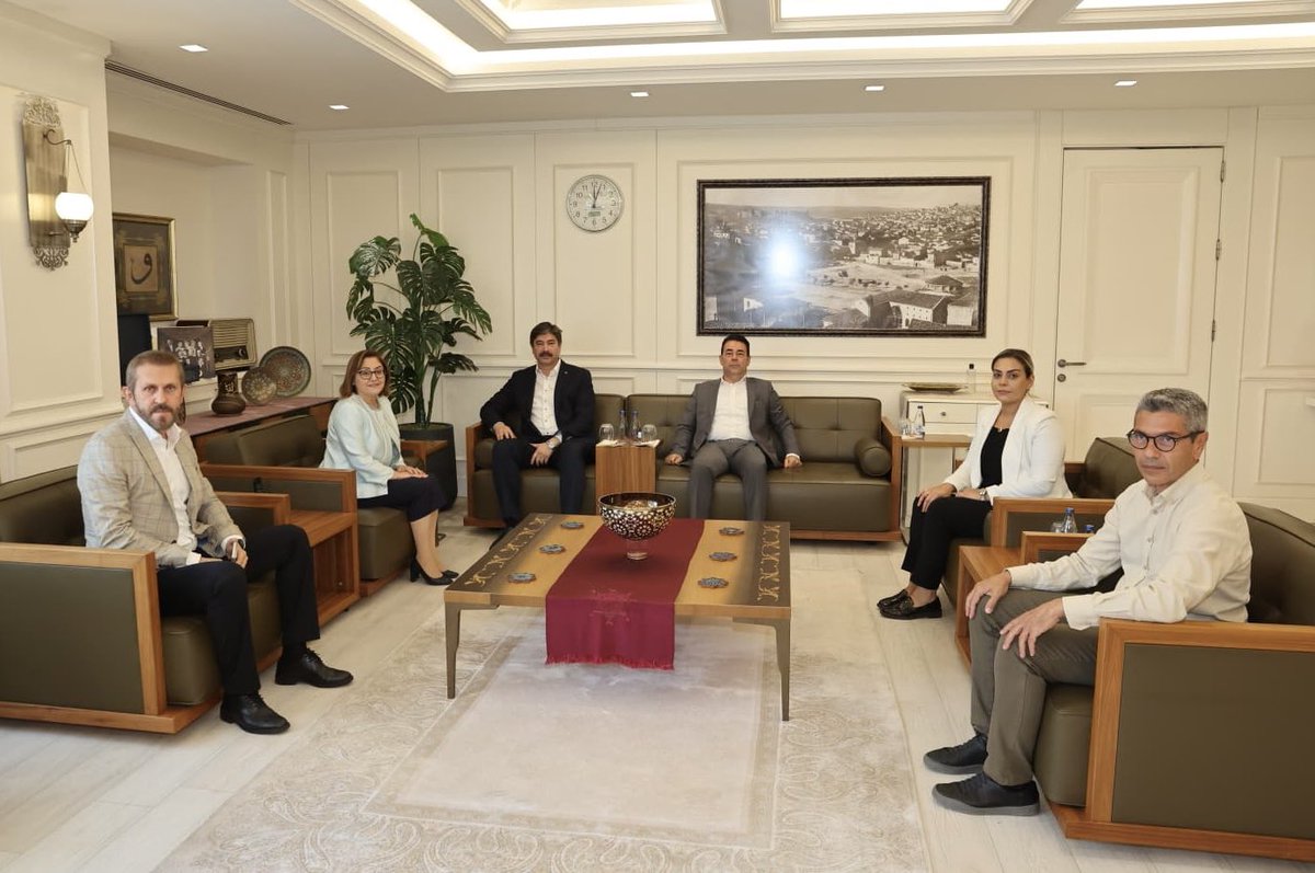 BEM-BİR-SEN (@bem_bir_sen) on Twitter photo Genel Başkanımız
Levent Uslu
Genel Başkan Yardımcımız
D. Cenk Davulcu
Gaziantep Şube Başkanımız
Seçil Özsöyler Kuzu
Gaziantep Büyükşehir
Belediye Başkanı
Fatma Şahin’i ziyaret etti.
Nazik ev sahipliği için teşekkür ederiz.
<a href="/FatmaSahin/">Fatma Şahin</a>
<a href="/GaziantepBeld/">Gaziantep Büyükşehir</a> Genel Başkanımız
Levent Uslu
Genel Başkan Yardımcımız
D. Cenk Davulcu
Gaziantep Şube Başkanımız
Seçil Özsöyler Kuzu
Gaziantep Büyükşehir
Belediye Başkanı
Fatma Şahin’i ziyaret etti.
Nazik ev sahipliği için teşekkür ederiz.
<a href="/FatmaSahin/">Fatma Şahin</a>
<a href="/GaziantepBeld/">Gaziantep Büyükşehir</a>