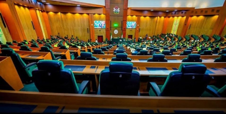 instablog9ja's tweet image. House of Representatives Push Bill to Ban Public Officials from Using Private Schools, Hospitals.
The House of Representatives is considering a new bill that seeks to bar public officials and civil servants from accessing private schools and healthcare services, a move aimed at…