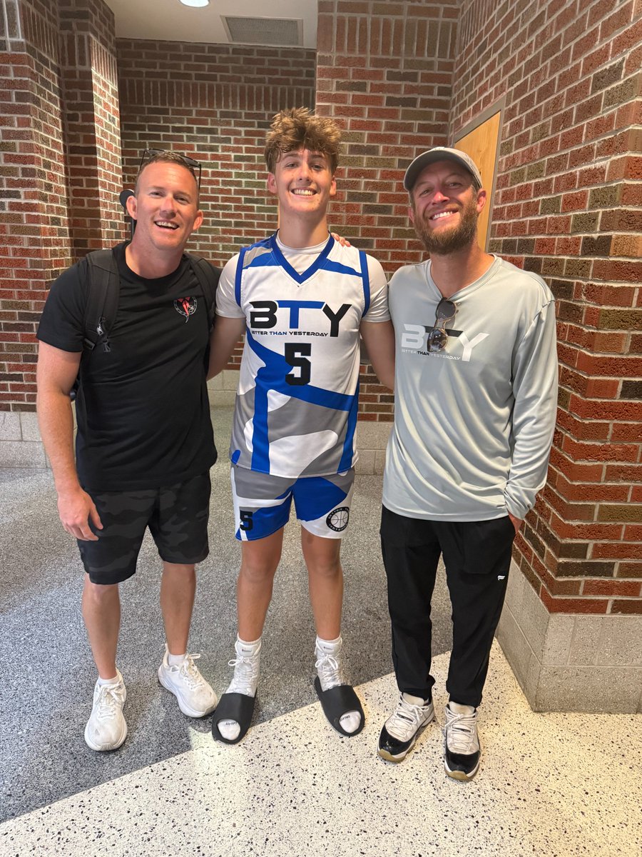 Proud to watch a couple of my guys this weekend! 

BTY29 - <a href="/tNBA_CLE/">tNBA Cleveland</a> Finished the season 46-2 and ranked 27th in the nation by <a href="/ScoutsTop25/">Top25 scouts</a> 🔥 Big things to come for this group.

Kellen Carter
6'3 -2029
hudl.com/video/3/210202…

AJ Shroyer 
6'3 - 2029
hudl.com/video/3/201026…