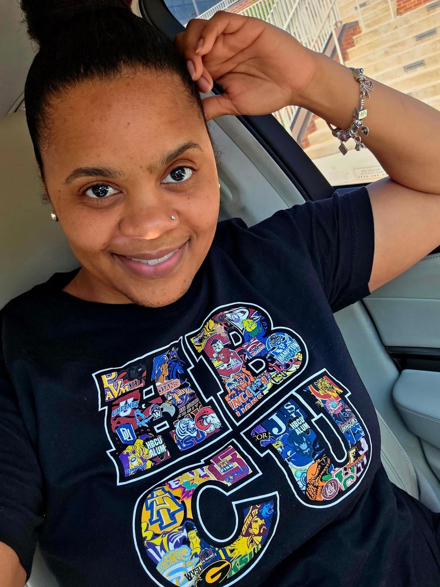 hbcualum's tweet image. YT woman in the elevator: What does HBCU stand for?
Me: (in my head) I couldn't wait to give yall a history lesson.
Also me: HBCU stands for Historically Black Colleges and Universities. Various HBCU logos or mascots are represented on my shirt from @hbcualum | @msarie10