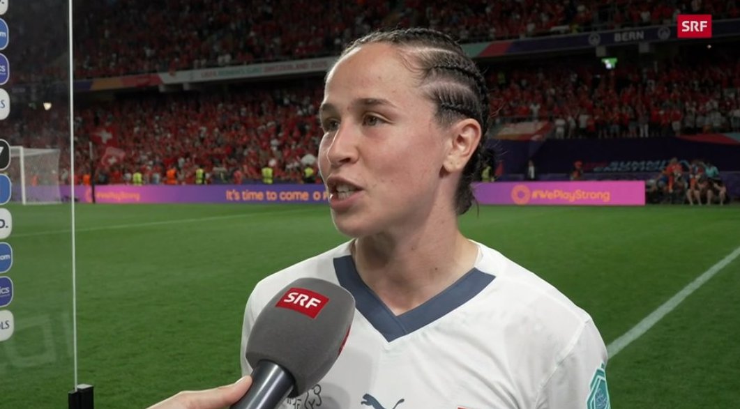 Foetbal247TBG's tweet image. Géraldine Reuteler: &quot;These fans were incredible in every single game. I can&apos;t even find the right words. The way they carried us through every match gives me goosebumps.&apos;&apos; #WEURO2025 #ESPSUI