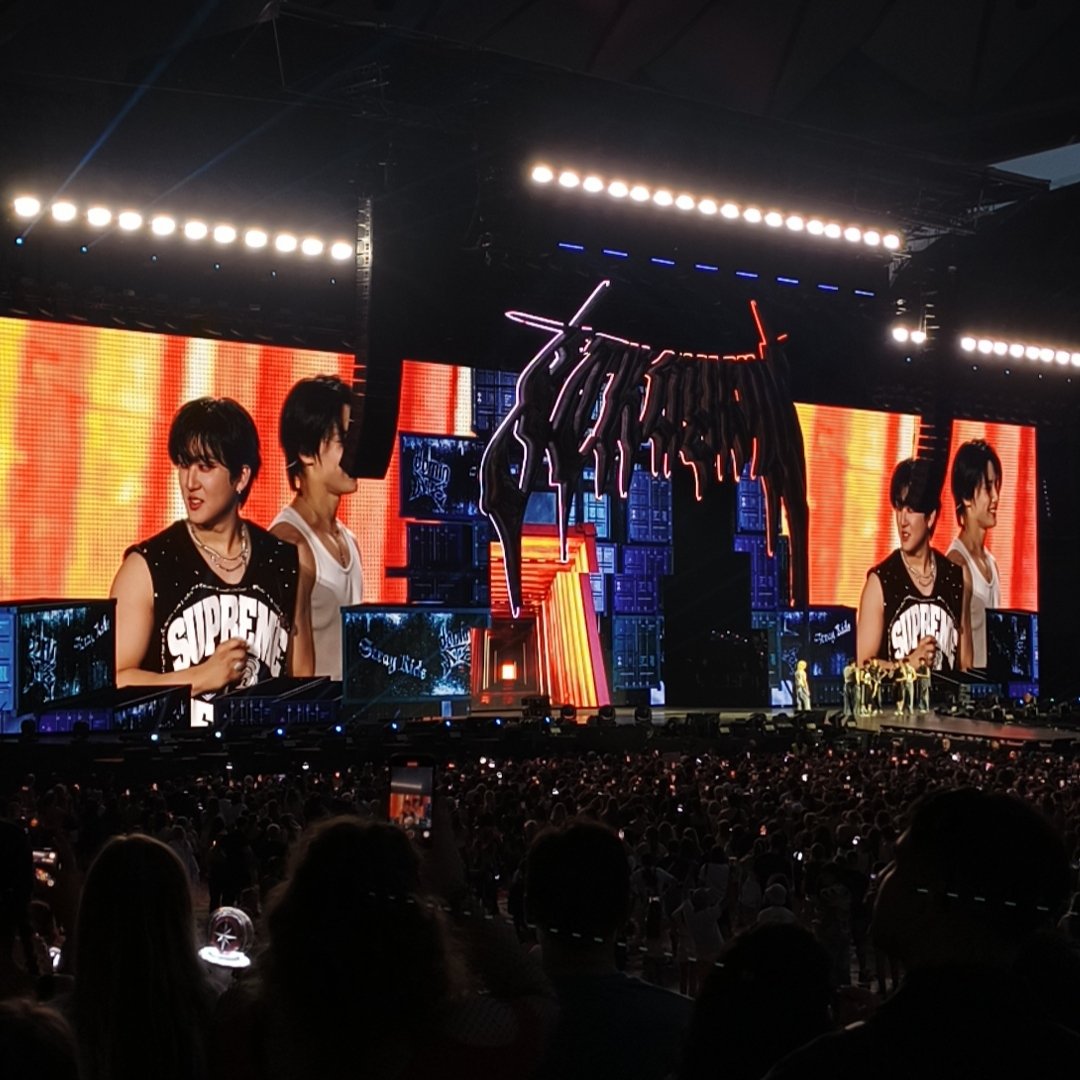 22xiu2's tweet image. it felt crazy... thx madrid thx skz 🫶🎀