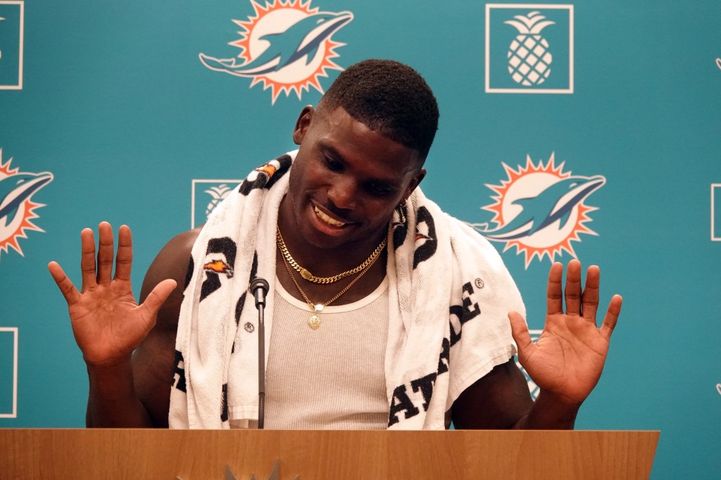 SSMiamiDolphins's tweet image. #Dolphins’ #Tyreek Hill reflects on season-ending comments, says wrist feels ‘great’ trib.al/qeHBNZx #NFL