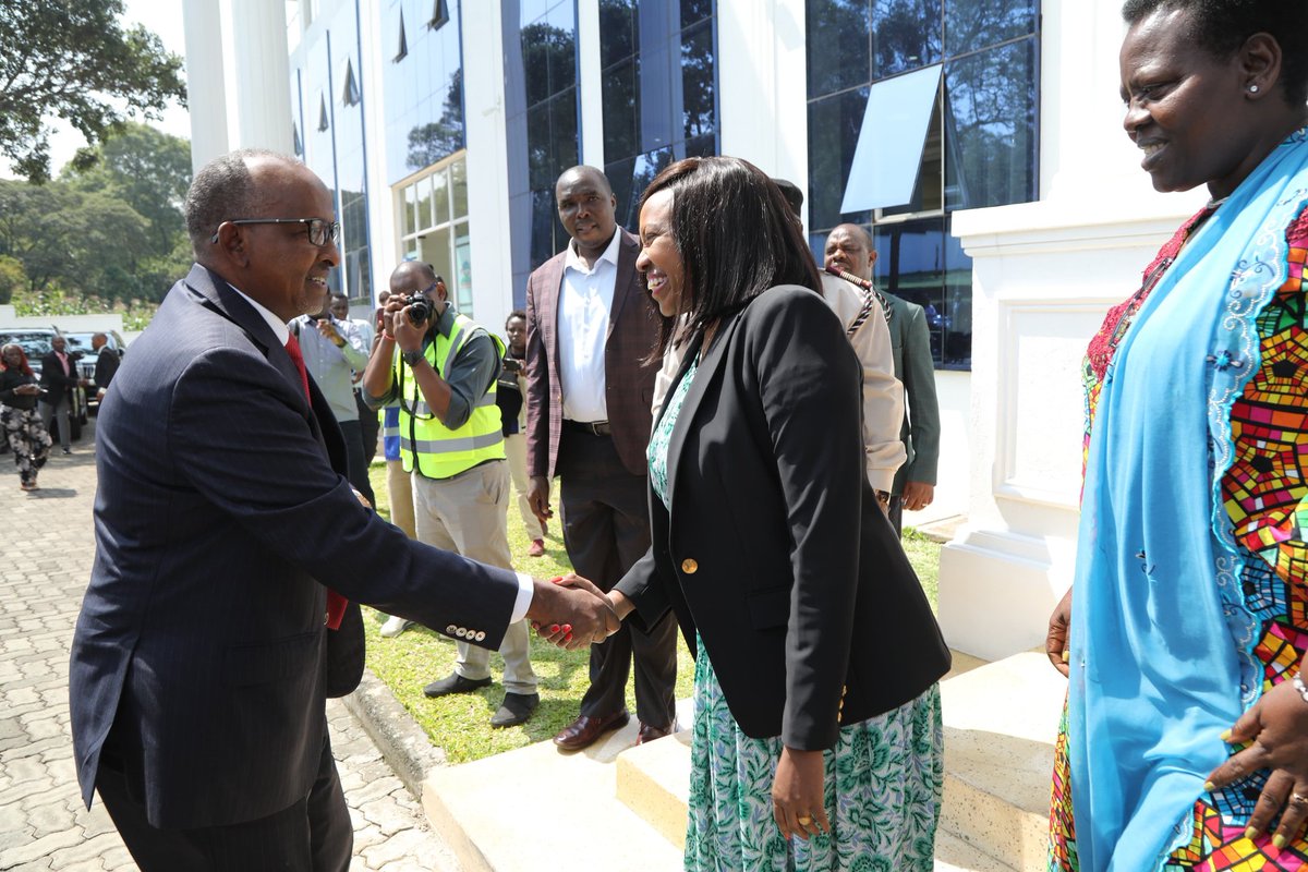 Chairman_NBO's tweet image. Governor @susankihika welcomes Health CS @HonAdenDuale to @NakuruCountyGov for the official launch of the Taifa Care programme, a major step toward accessible, affordable, and quality healthcare for all.

#FocusedOnServiceDelivery #TaifaCare
