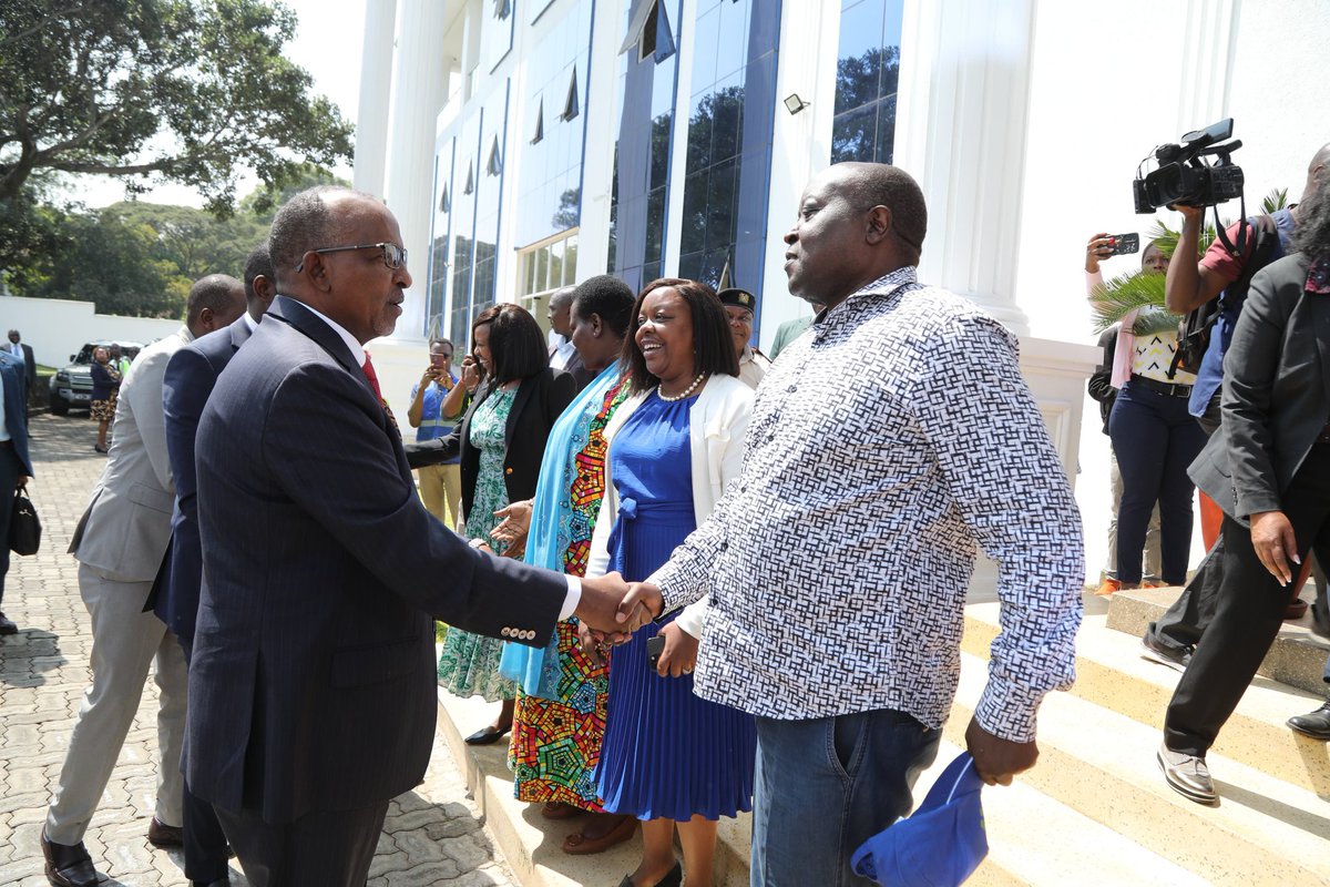 Chairman_NBO's tweet image. Governor @susankihika welcomes Health CS @HonAdenDuale to @NakuruCountyGov for the official launch of the Taifa Care programme, a major step toward accessible, affordable, and quality healthcare for all.

#FocusedOnServiceDelivery #TaifaCare