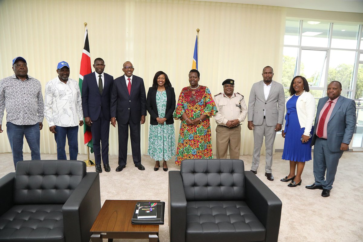 Chairman_NBO's tweet image. Governor @susankihika welcomes Health CS @HonAdenDuale to @NakuruCountyGov for the official launch of the Taifa Care programme, a major step toward accessible, affordable, and quality healthcare for all.

#FocusedOnServiceDelivery #TaifaCare