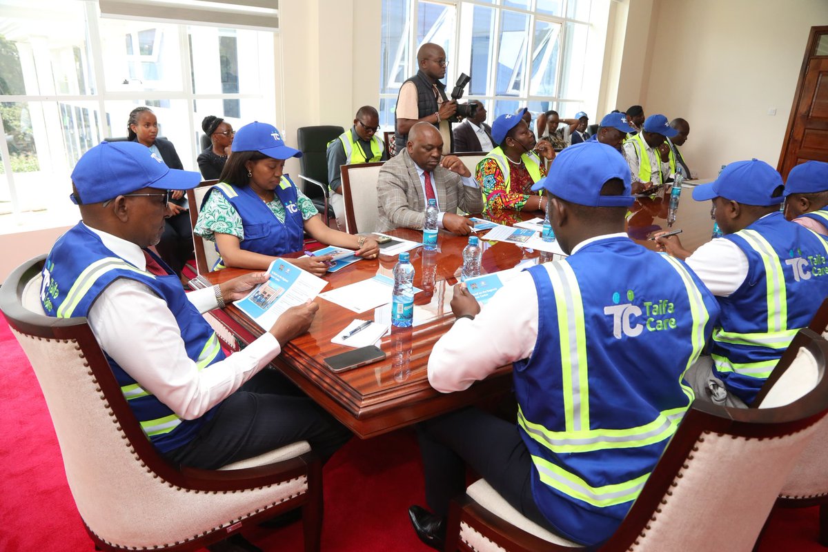 Chairman_NBO's tweet image. Governor @susankihika welcomes Health CS @HonAdenDuale to @NakuruCountyGov for the official launch of the Taifa Care programme, a major step toward accessible, affordable, and quality healthcare for all.

#FocusedOnServiceDelivery #TaifaCare