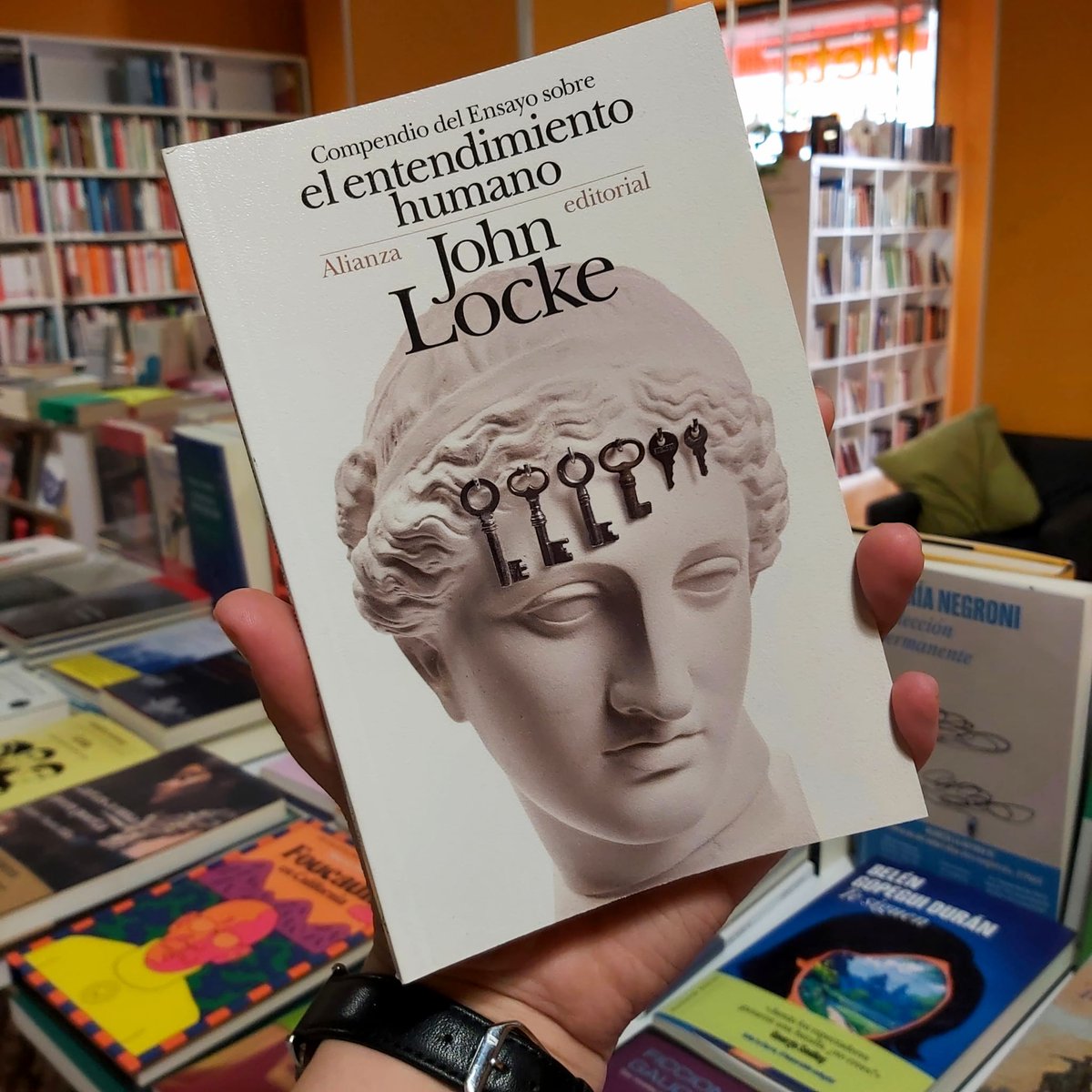 Meta Librería (@metalibreria) on Twitter photo Locke era un apasionado de los viajes, de conocer otras culturas y ampliar la razón. De regreso en Inglaterra, publicó este ensayo donde explora cómo las personas adquieren los conocimientos, revelando la experiencia como clave sustancial. <a href="/alianza_ed/">Alianza Editorial</a>
👉metalibreria.com/producto/compe… Locke era un apasionado de los viajes, de conocer otras culturas y ampliar la razón. De regreso en Inglaterra, publicó este ensayo donde explora cómo las personas adquieren los conocimientos, revelando la experiencia como clave sustancial. <a href="/alianza_ed/">Alianza Editorial</a>
👉metalibreria.com/producto/compe…