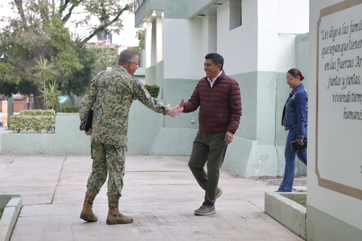 Comenzamos nuestras actividades de hoy en la Zona Militar, donde vamos a realizar la Mesa de Seguridad, para seguir fortaleciendo la paz social y la seguridad. Les deseo un bonito día.