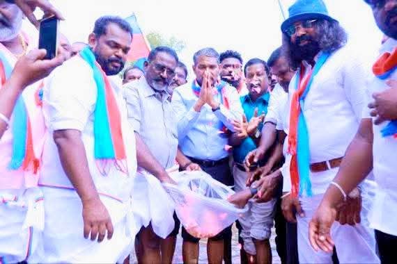 thirumaofficial's tweet image. ஜூலை 23
#மாஞ்சோலை_தொழிலாளர்கள் உரிமைகளுக்காக போராடி வீரச்சாவடைந்த போராளிகள் நினைவுநாள் இன்று.
விடுதலைச் சிறுத்தைகள் கட்சியின் சார்பில் இன்று நெல்லையில்
பேரணியாக சென்று
தாமிரபரணி நதிக்கரையில் மலர் தூவி வீரவணக்கம் செலுத்தப்பட்டது! விசிக துணைப் பொதுச்செயலாளர் வன்னிஅரசு கனியமுதன்…