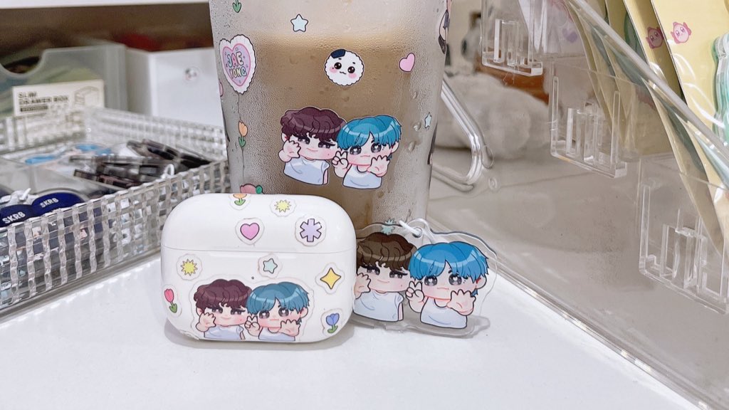 *◌◍♡◌*◍♡ item preview 🎀

jaeyong keychains!

3 pcs of natrep jaeyong have a half cuthole on the border below jaehyun. if anyone wants to claim it for ₱180 (original price ₱250) please dm me!

#재툥