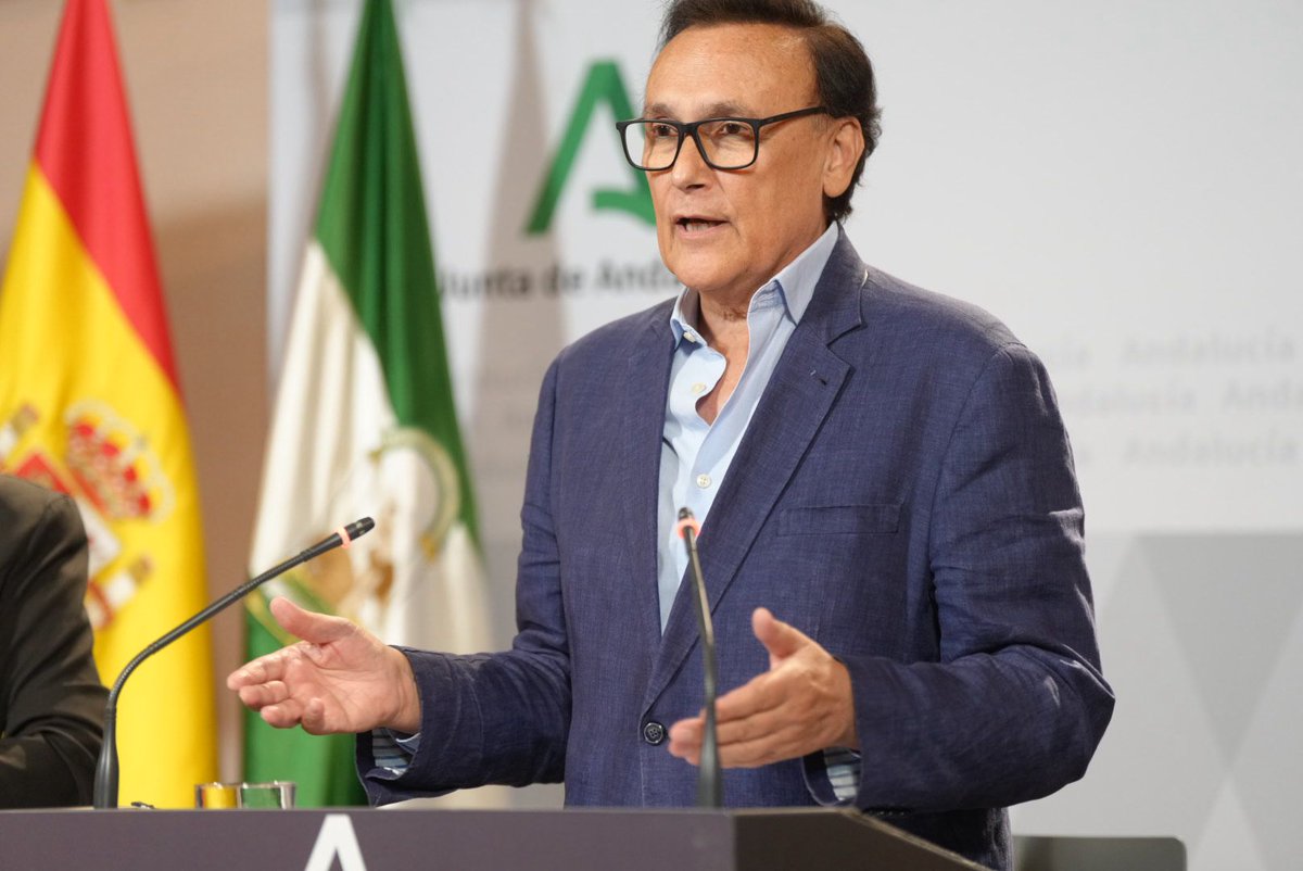 Junta de Andalucía (@andaluciajunta) on Twitter photo 📡<a href="/GoVillamandos/">José Carlos Gómez Villamandos</a>: Algunos ejemplos de grados novedosos↷
◇Filosofía y Matemáticas en <a href="/Unicordoba_Col/">Universidad de Córdoba</a>→titulación inédita en España
◇Diseño Gráfico y Creatividad Digital en la <a href="/pablodeolavide/">Pablo de Olavide</a>
◇IA y Ciberseguridad <a href="/ujaen/">Universidad de Jaén</a> y <a href="/ualmeria/">Universidad de Almería</a>
◇Ingeniería Informática e IA <a href="/unisevilla/">Universidad de Sevilla</a> 📡<a href="/GoVillamandos/">José Carlos Gómez Villamandos</a>: Algunos ejemplos de grados novedosos↷
◇Filosofía y Matemáticas en <a href="/Unicordoba_Col/">Universidad de Córdoba</a>→titulación inédita en España
◇Diseño Gráfico y Creatividad Digital en la <a href="/pablodeolavide/">Pablo de Olavide</a>
◇IA y Ciberseguridad <a href="/ujaen/">Universidad de Jaén</a> y <a href="/ualmeria/">Universidad de Almería</a>
◇Ingeniería Informática e IA <a href="/unisevilla/">Universidad de Sevilla</a>